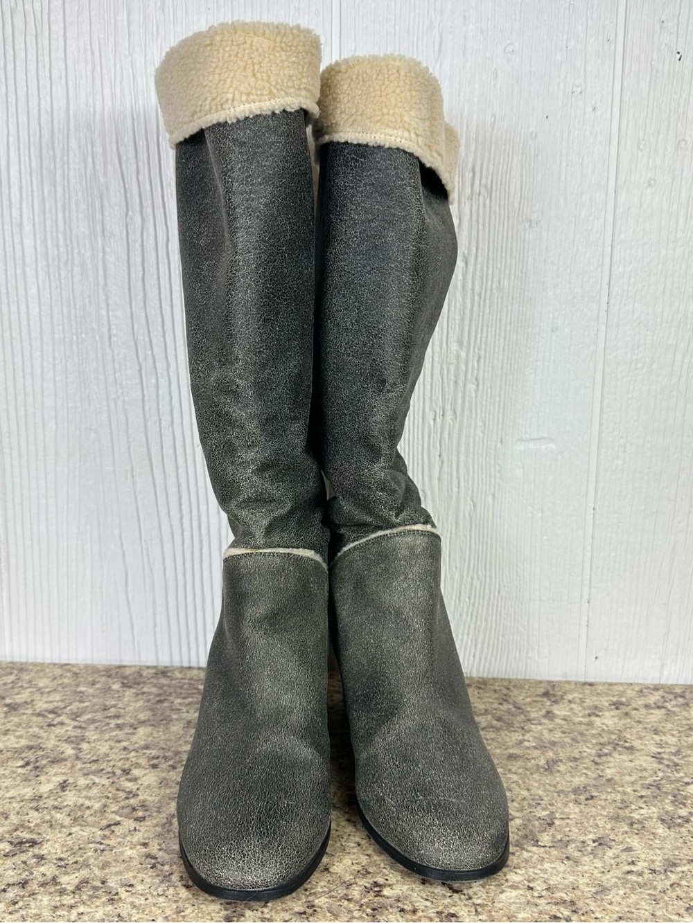 CHANEL Shearling Boots
Grey Distressed Leather 37.5 - Picture 11 of 15
